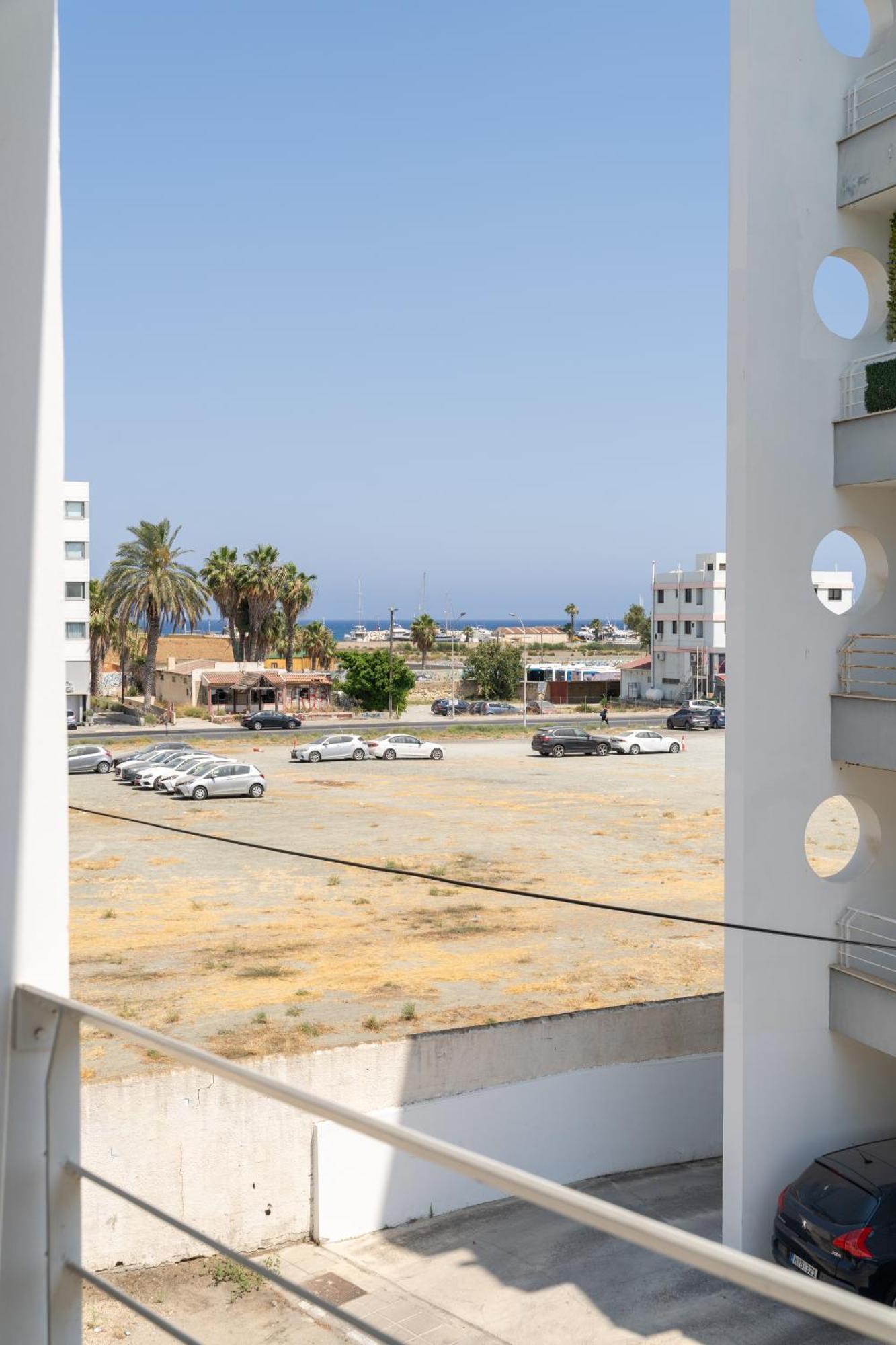 Blue Dawn Center Flat Apartment Larnaca Exterior photo
