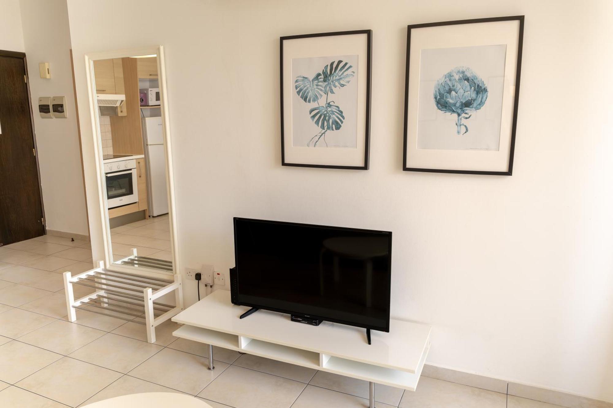 Blue Dawn Center Flat Apartment Larnaca Exterior photo